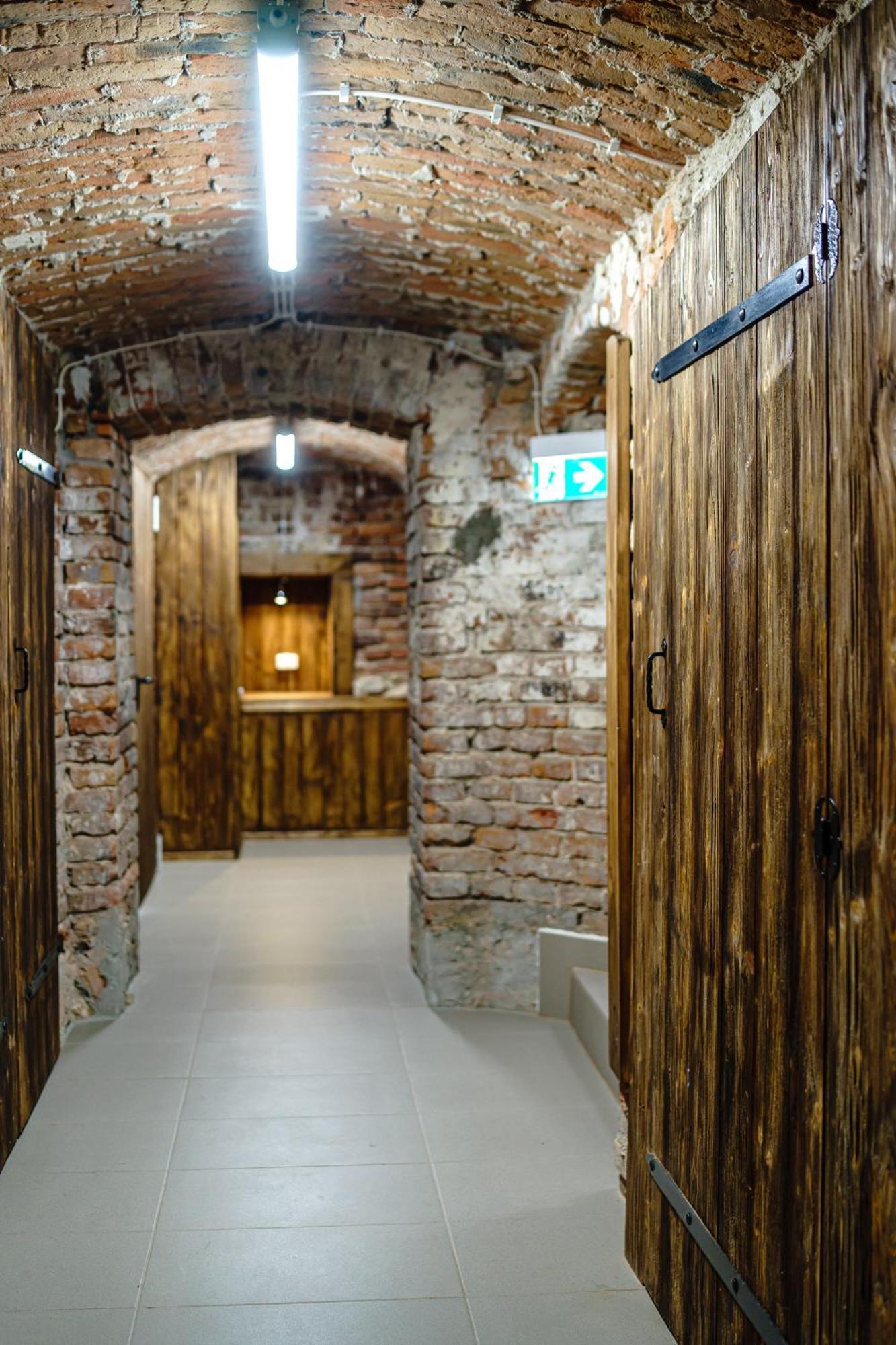 Old Town Ac Apartments Main Raiway Station Krakau Buitenkant foto