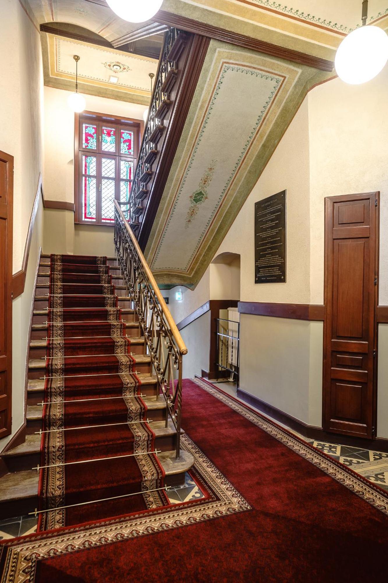 Old Town Ac Apartments Main Raiway Station Krakau Buitenkant foto