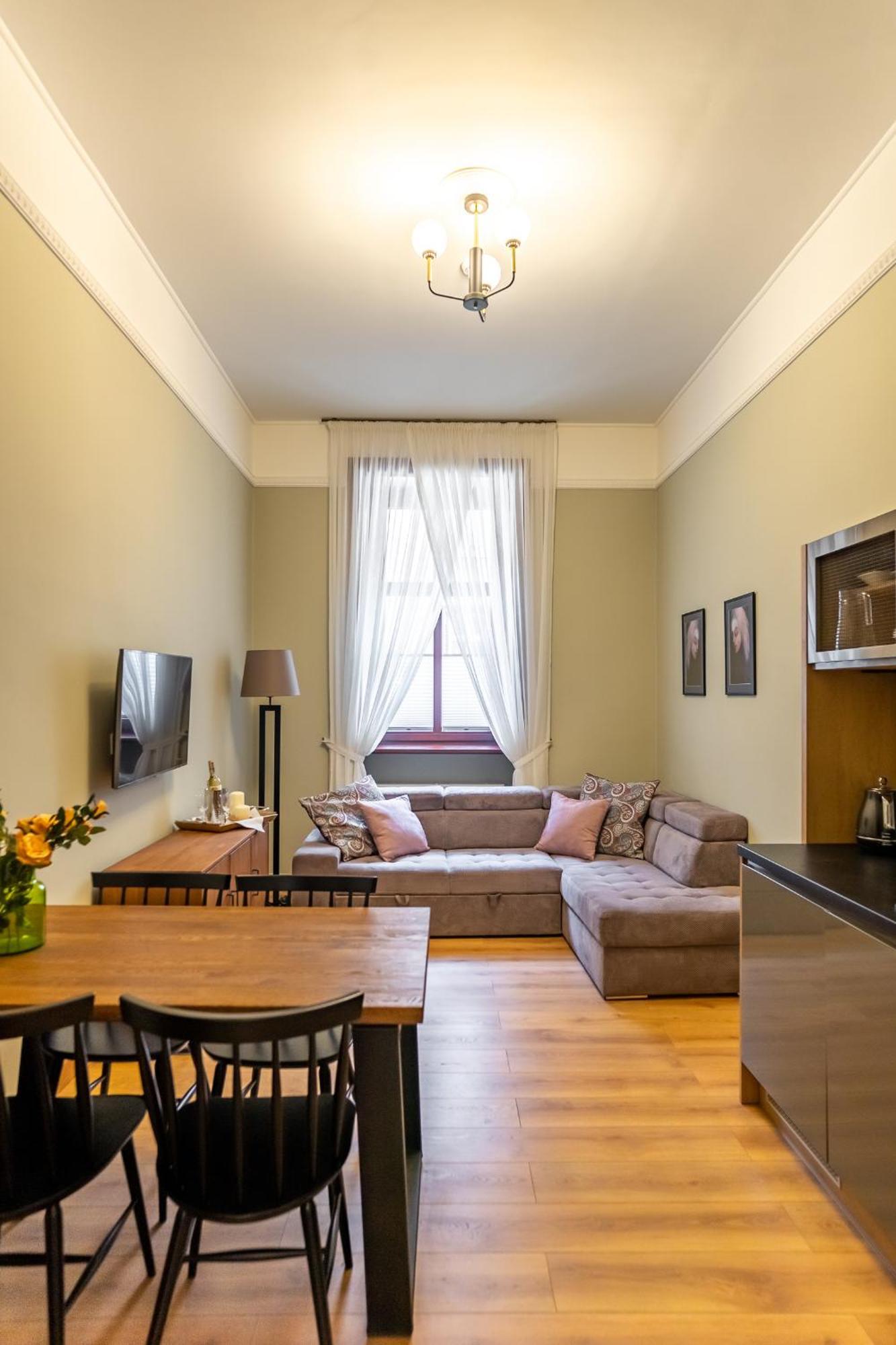 Old Town Ac Apartments Main Raiway Station Krakau Buitenkant foto