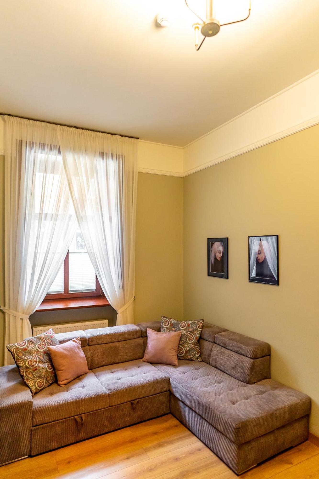 Old Town Ac Apartments Main Raiway Station Krakau Buitenkant foto