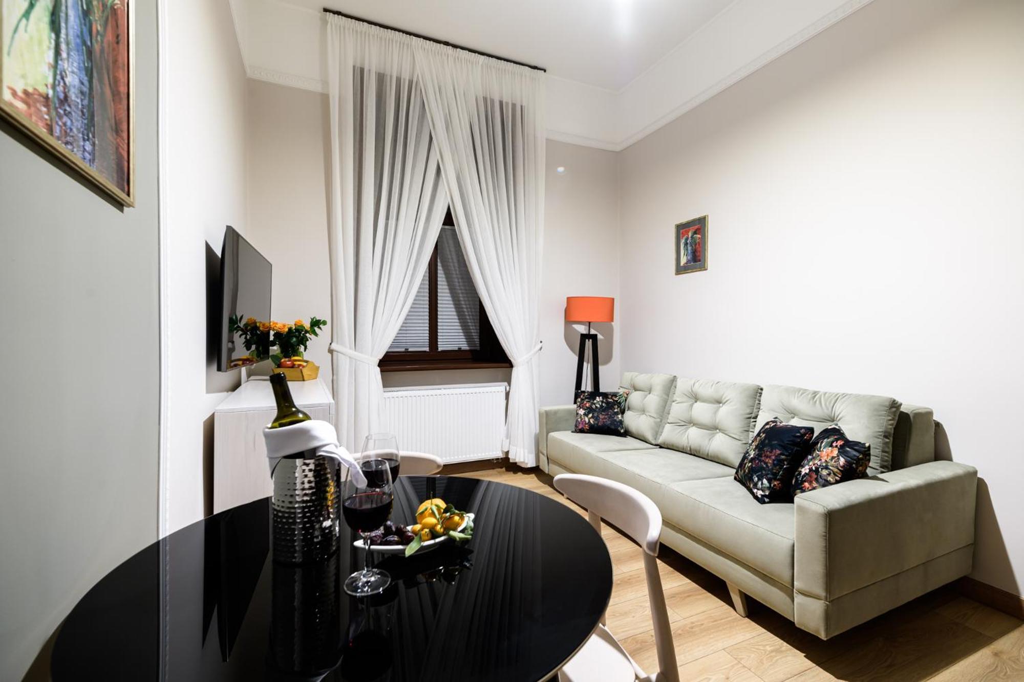 Old Town Ac Apartments Main Raiway Station Krakau Buitenkant foto