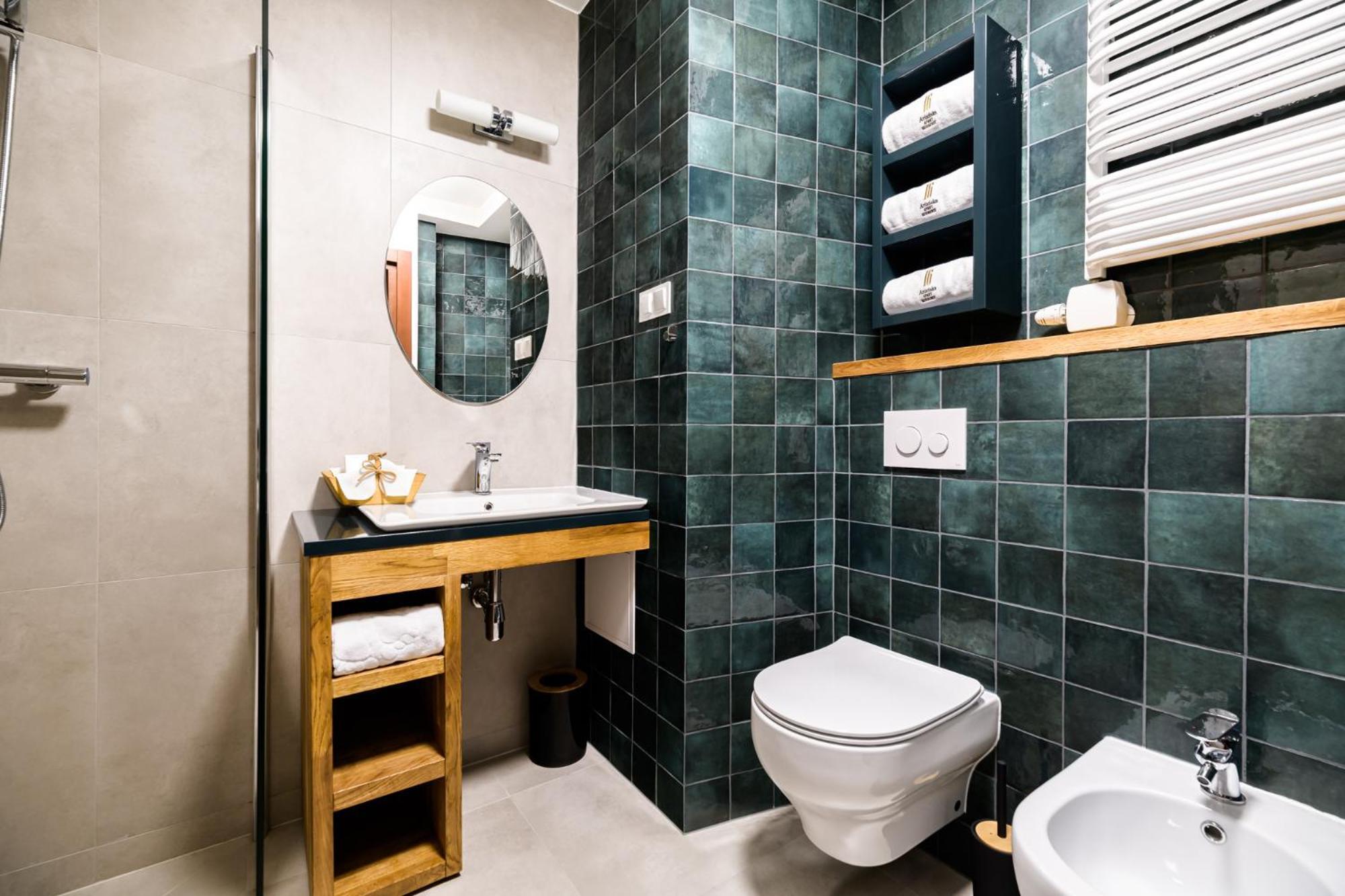 Old Town Ac Apartments Main Raiway Station Krakau Buitenkant foto